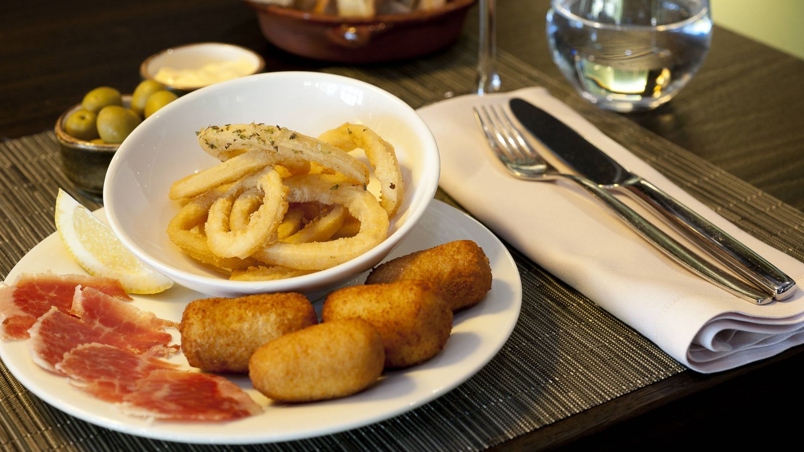 Croquettes, ham and squid | La Bodega del Green